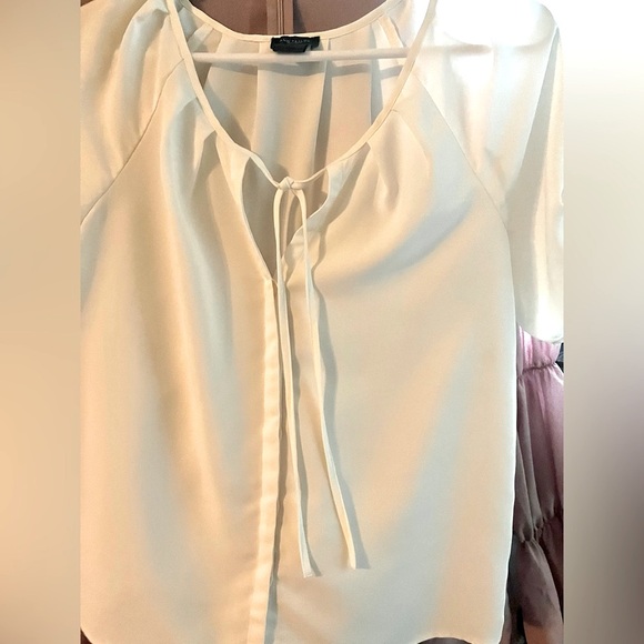Ann Taylor Lovely Off White Top Like New,  Size XS - Picture 5 of 6